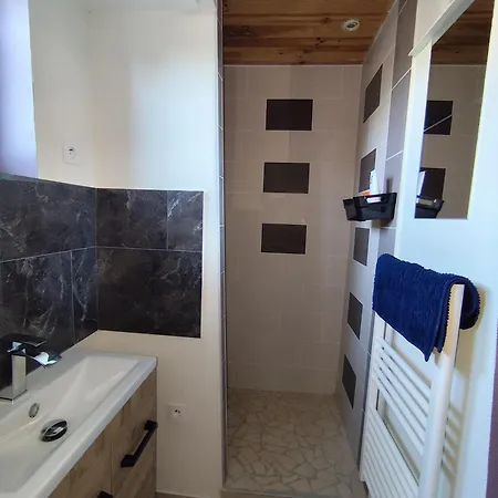 Meuble Independant Confort Apartment Trementines